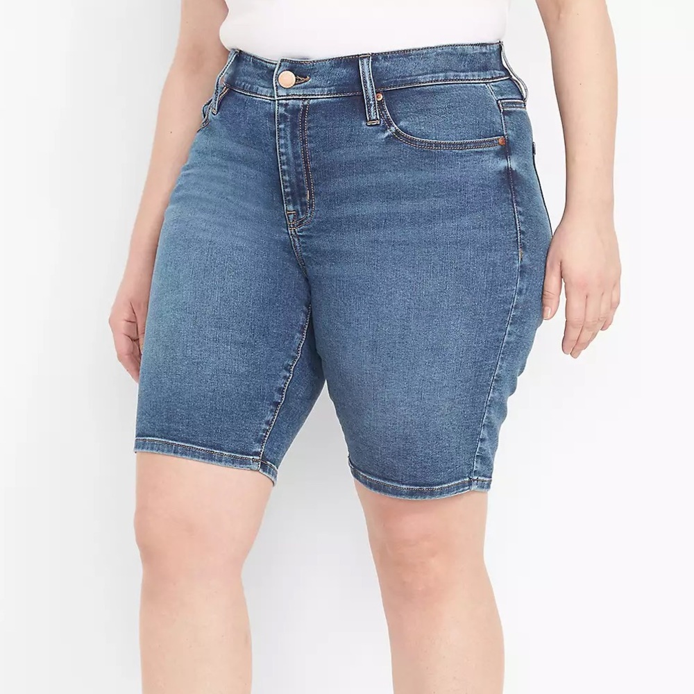 NWOT Lane Bryant Curvy Fit High-Rise Denim Bermuda Short in Medium Wash Size 26